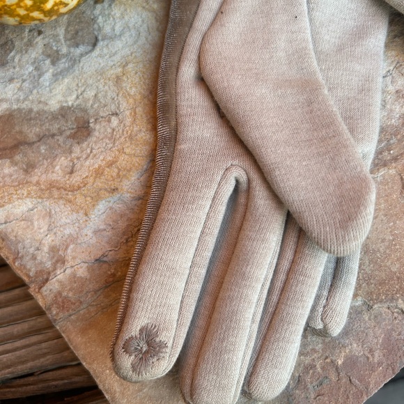Velvet Cream OSFA gloves NWT - Picture 4 of 7